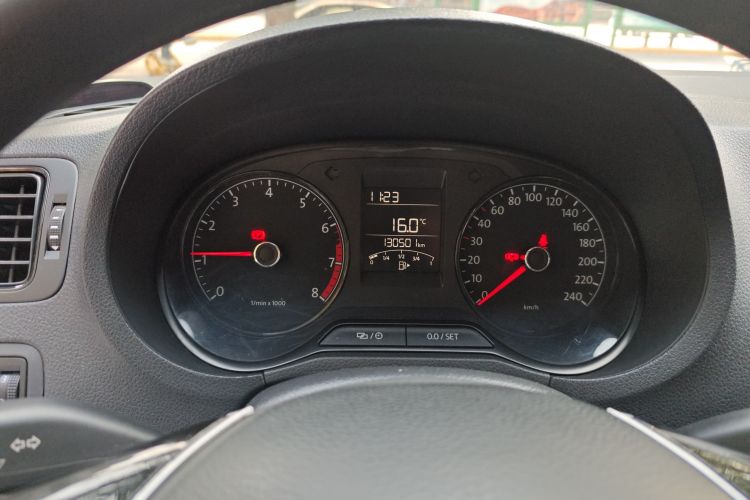 大众 Polo 2014款 1.4L 手动风尚版中控内饰14