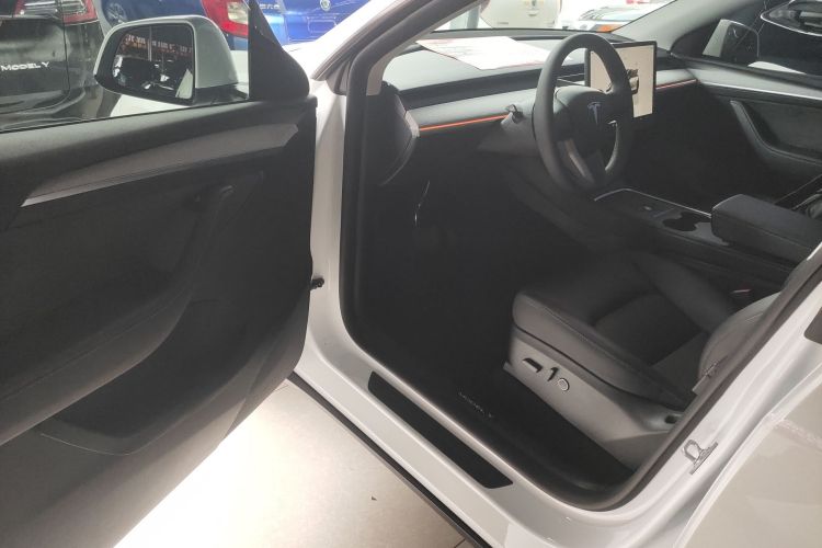 特斯拉 Model Y 2024款 长续航全轮驱动版中控内饰7003