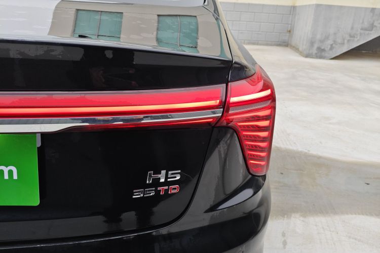 红旗H5 2023款 1.5T DCT智联旗韵版车身外观9