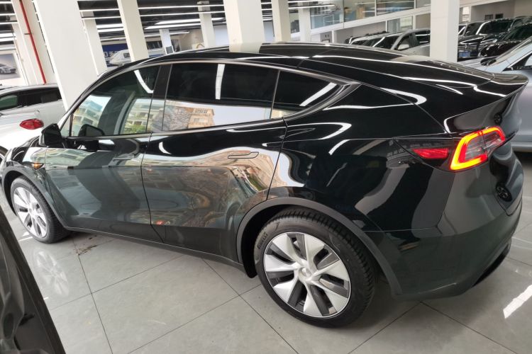 特斯拉 Model Y 2022款 改款 后轮驱动版车身外观4