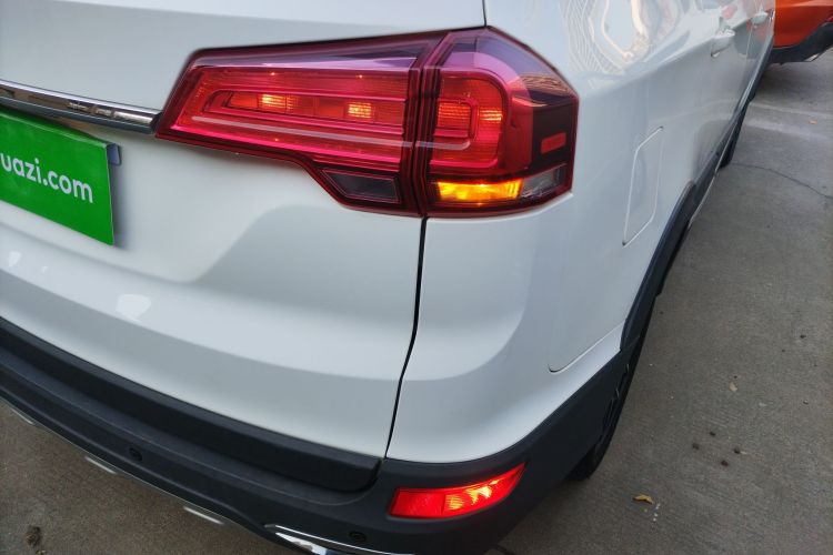 SWM斯威汽车 SWM斯威X3 2021款 1.5L 手动舒适型 7座车身外观9