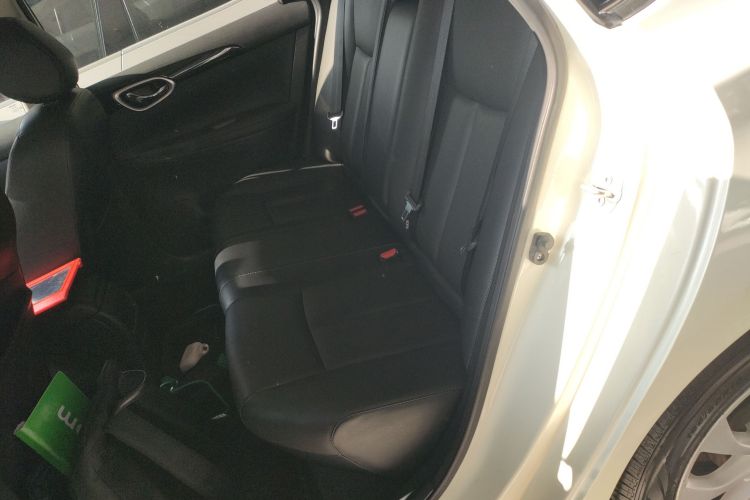 日产 轩逸 2019款 1.6XV CVT智联尊享版 国VI中控内饰7004