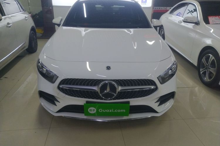 奔驰A级 2022款 改款三 A 200 L 运动轿车时尚型车身外观2