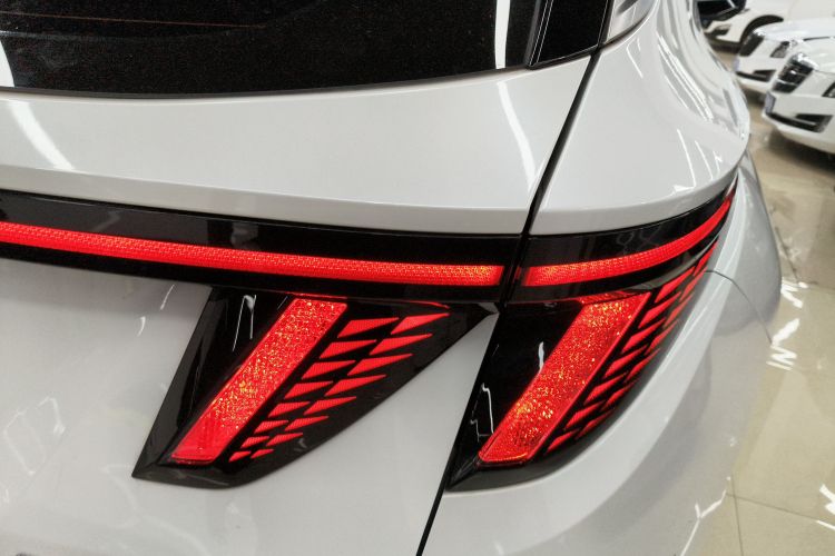 现代 2021款 途胜L 1.5T DCT LUX尊贵版车身外观9