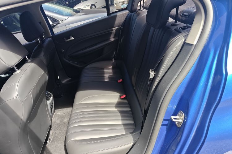 标致408 2019款 350THP 自动豪华版 国V中控内饰7004