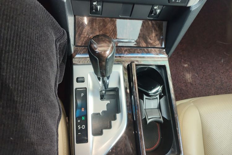 丰田 凯美瑞 2016款 2.0G 十周年纪念领先版中控内饰18