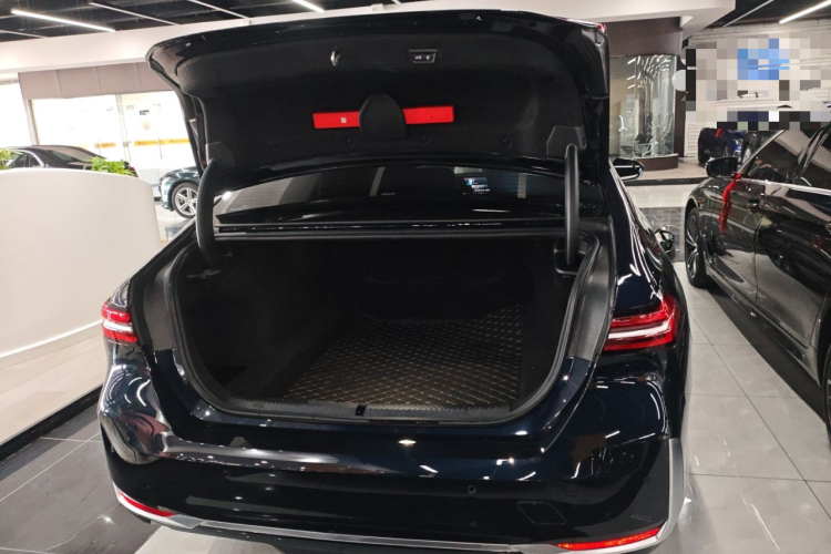 宝马5系 2024款 530Li 领先型 豪华套装机舱底盘23