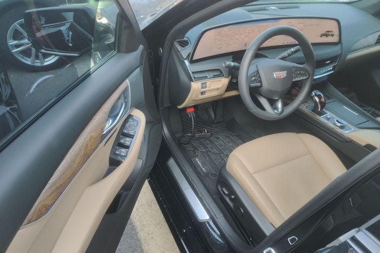 凯迪拉克CT5 2025款 28T 赛道性能版中控内饰7003