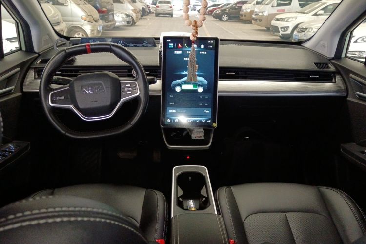 哪吒汽车 哪吒V 2022款 潮 400 Lite中控内饰12