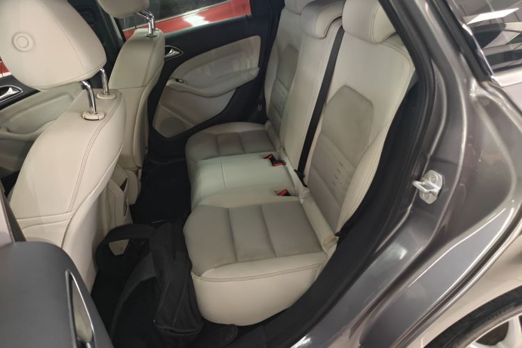 奔驰B级 2015款 B 200 动感型中控内饰21