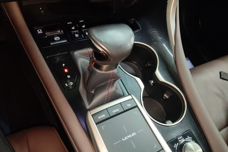 雷克萨斯RX 2020款 改款 450h 四驱典雅版中控内饰18