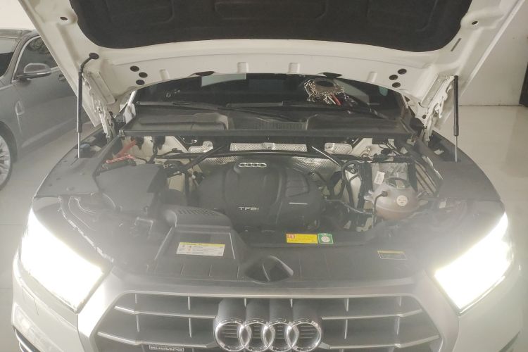 奥迪Q5L 2020款 改款 40 TFSI 荣享时尚型机舱底盘24