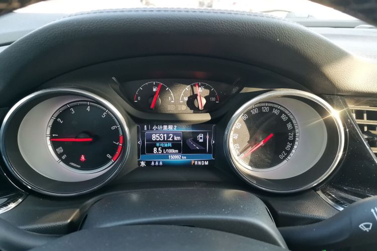 别克 君威 2017款 20T 精英型中控内饰14