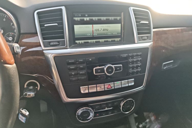 奔驰M级 2014款 ML 400 4MATIC豪华型局部细节16