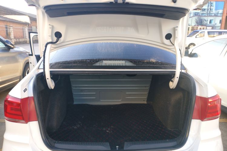 大众 桑塔纳 2019款 1.5L 手动风尚版 国VI机舱底盘23