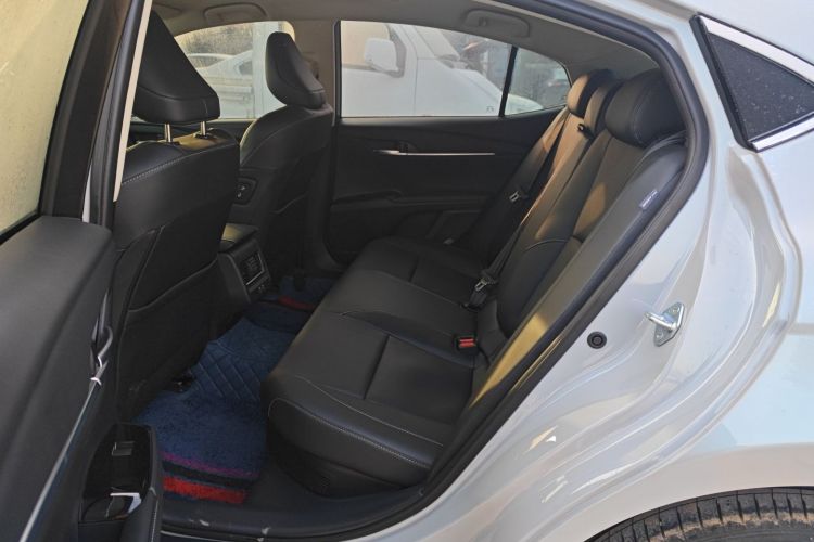 丰田 凯美瑞 2024款  双擎 2.0HG 尊贵版中控内饰7004