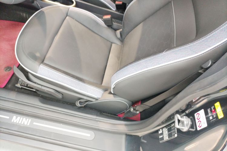 电动MINI COOPER 2025款 456km COOPER E 经典派中控内饰19