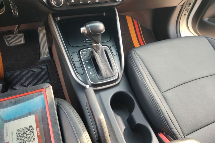 起亚 佳乐 2013款 2.0L 5座自动标准版 国IV中控内饰18