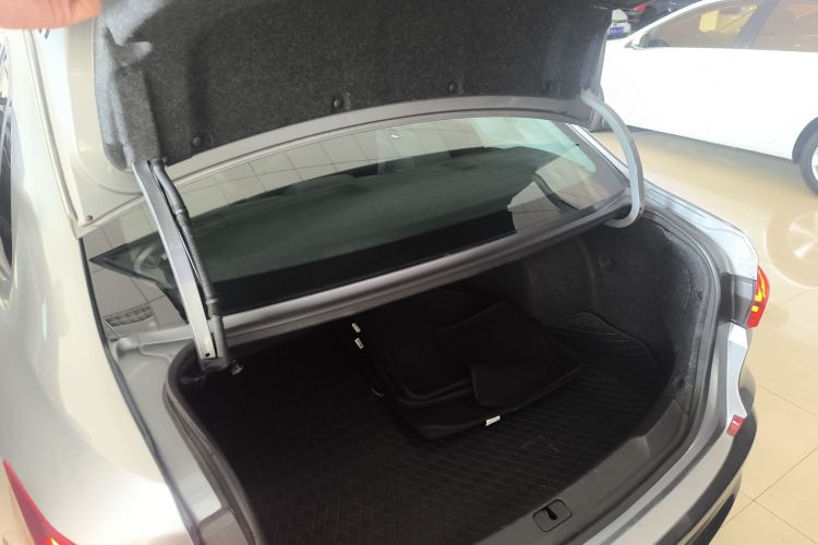 雪佛兰 科鲁泽 2023款 1.5L 双离合乐享版机舱底盘23