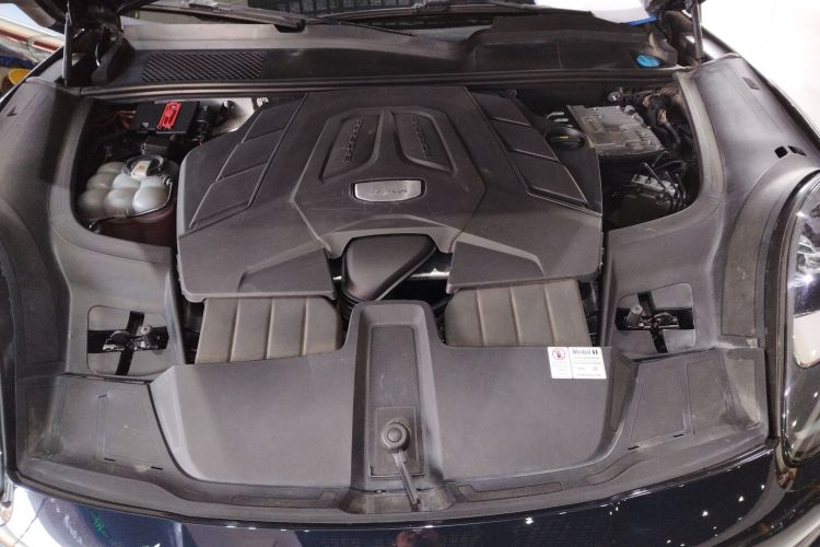 保时捷 2018款 Cayenne 3.0T机舱底盘24