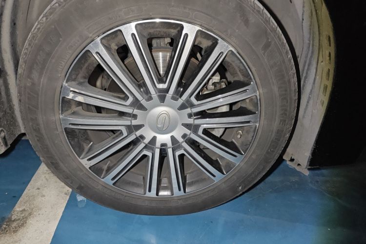 广汽传祺 传祺M8 2023款 领秀系列 390T 至尊版车身外观6002