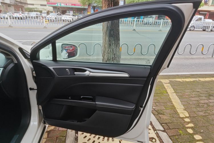 福特 蒙迪欧 2013款 1.5L GTDi180时尚型中控内饰42