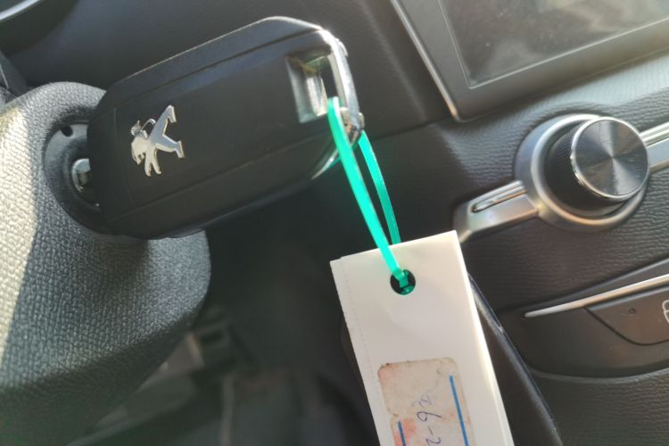 标致408 2014款 1.8L 自动豪华版中控内饰7001