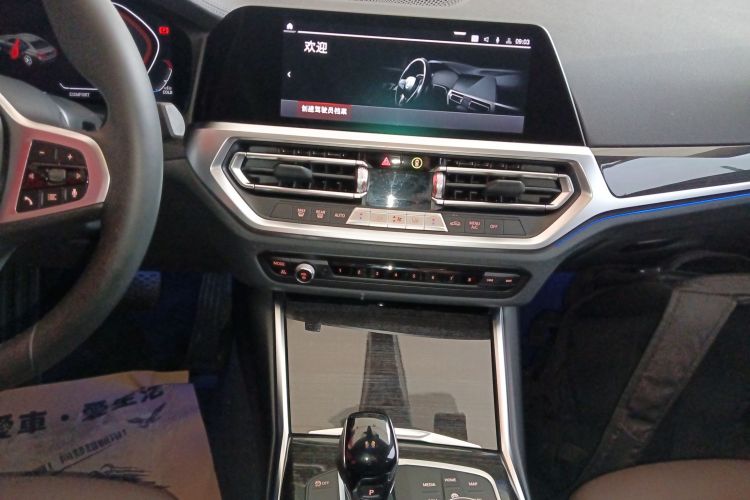 宝马3系 2022款 325Li M运动套装中控内饰16