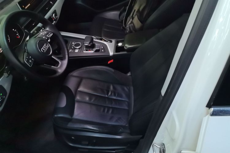 奥迪A4L 2018款 30周年年型 40 TFSI 时尚型中控内饰19