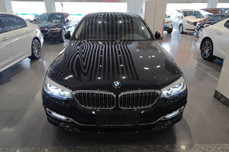 宝马5系 2018款 530Li xDrive 豪华套装车身外观2