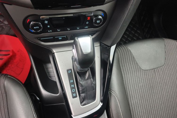 福特 福克斯 2012款 三厢 1.6L 自动风尚型中控内饰18