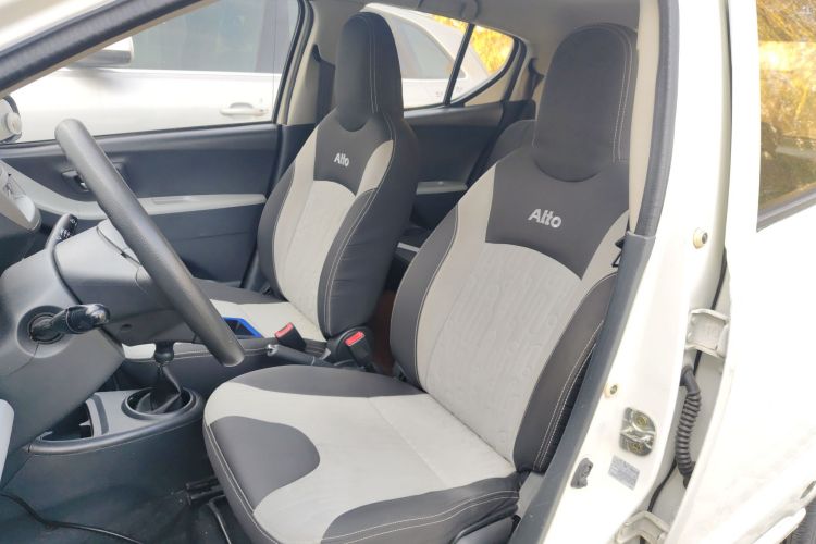 铃木 奥拓 2013款 改款 1.0L 手动舒适型局部细节19