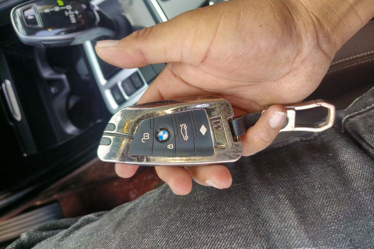 宝马1系 2022款 125i M运动曜夜版中控内饰7001