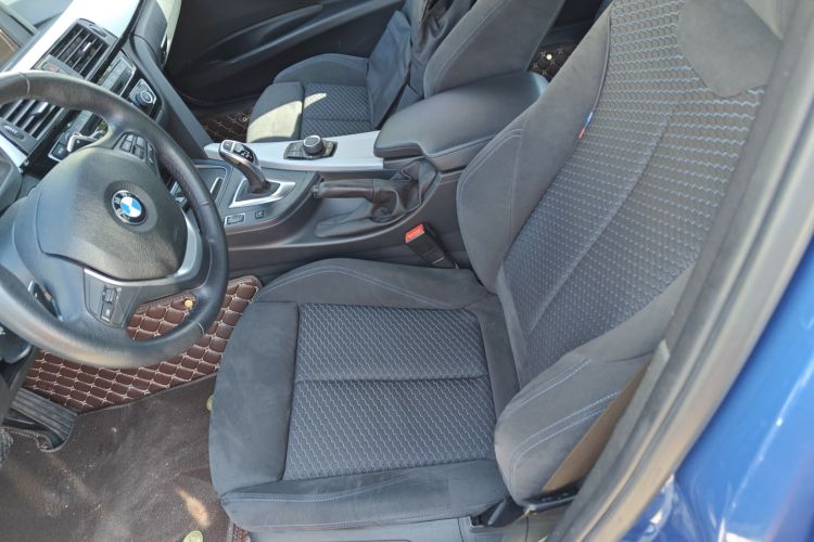 宝马3系 2017款 320i M运动型中控内饰19