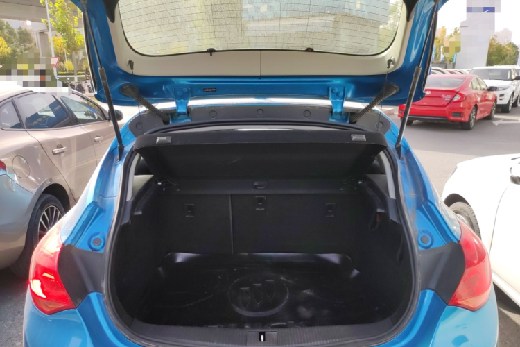 别克 英朗 2014款 XT 1.6L 自动时尚版机舱底盘23