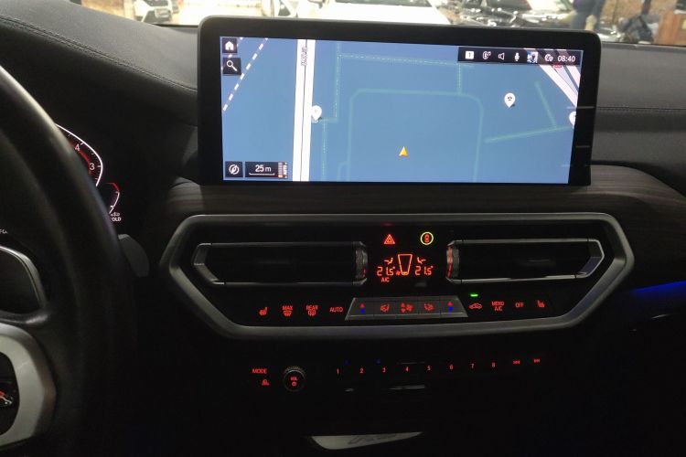 宝马X3 2022款 改款 xDrive30i 尊享型 M曜夜套装中控内饰16