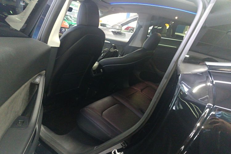 特斯拉 Model Y 2021款 Performance高性能全轮驱动版中控内饰7004