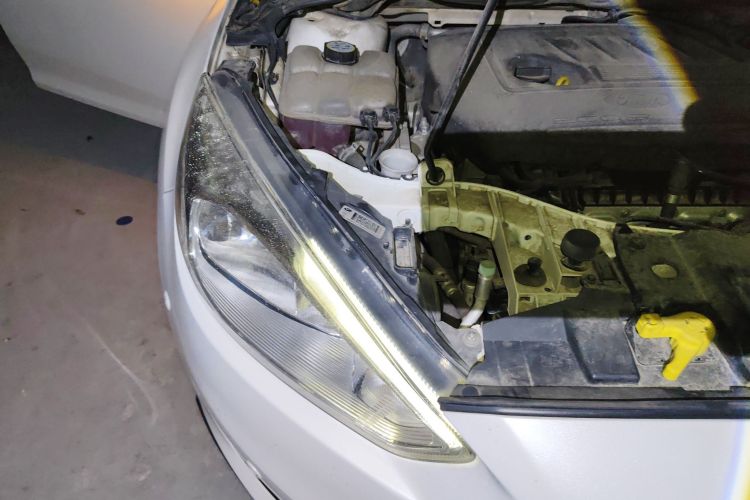 福特 福克斯 2015款 三厢 EcoBoost 180 自动旗舰型局部细节9006