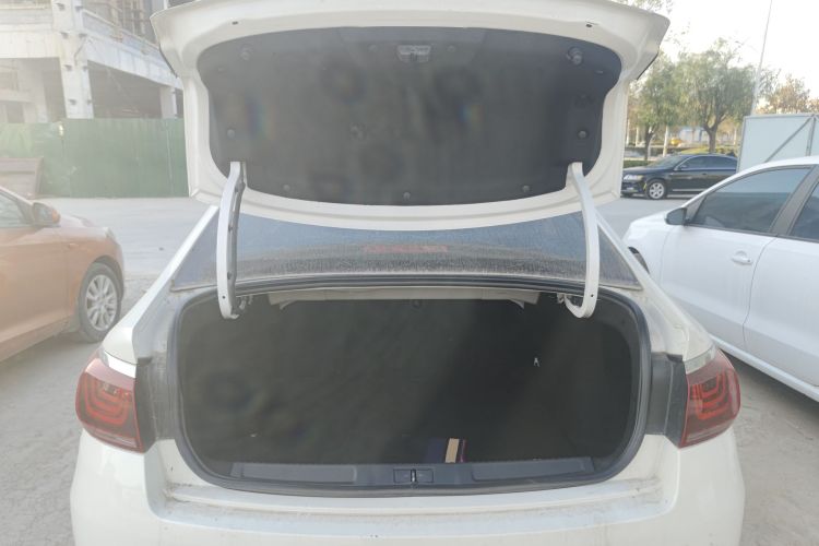 雪铁龙 C4世嘉 2018款 1.6L 手动舒适型机舱底盘23