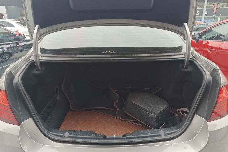 宝马5系 2017款 520Li 典雅型机舱底盘23