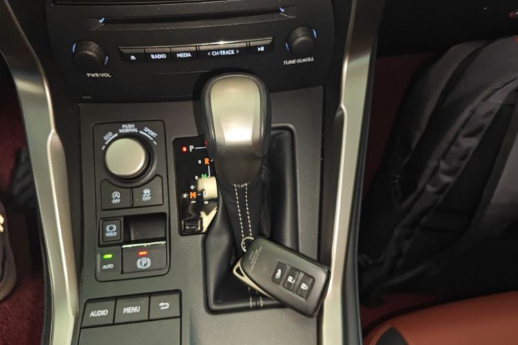 雷克萨斯NX 2016款 200 全驱 锋尚版中控内饰18