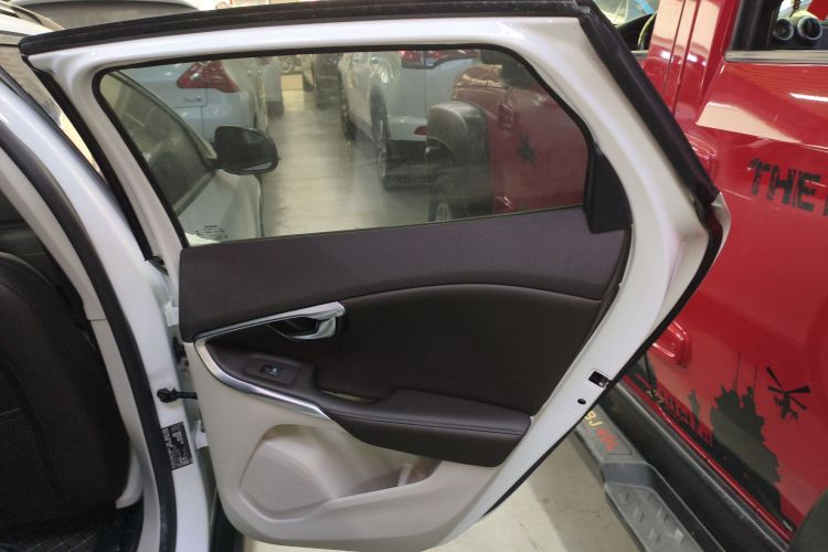 沃尔沃V40 2015款 Cross Country T5 AWD 智雅版中控内饰45