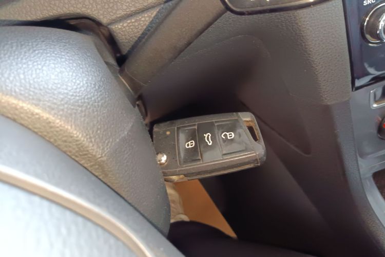 大众 高尔夫 2015款 1.6L 自动时尚型中控内饰7001