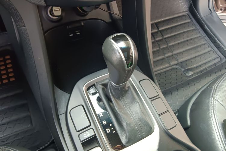 现代 胜达 2013款 2.4L 自动两驱智能型局部细节18