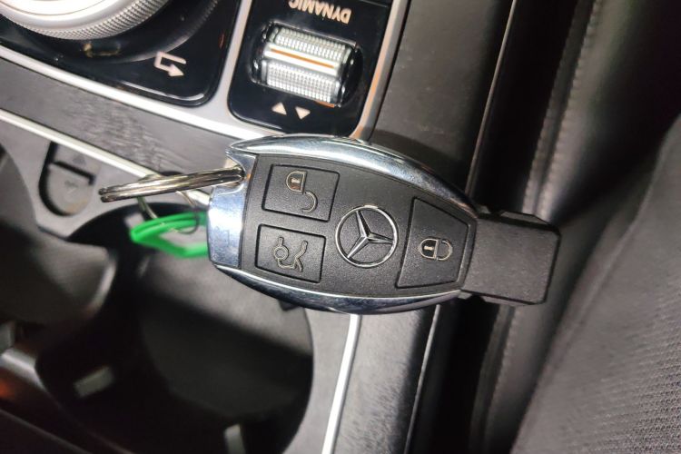 奔驰C级 2016款 C 200 L 4MATIC 运动版中控内饰7001