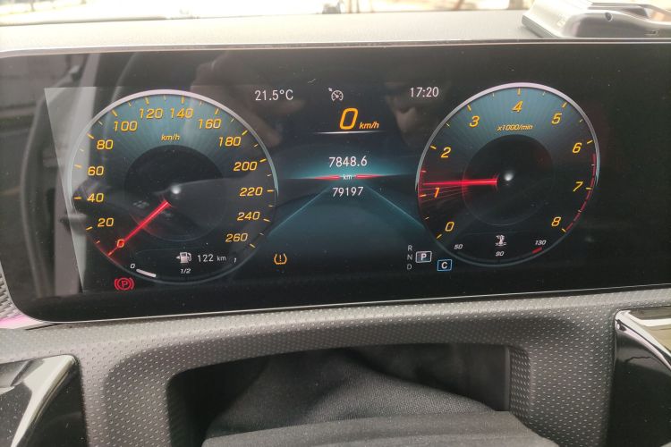 奔驰A级 2021款 A 180 L 运动轿车中控内饰15