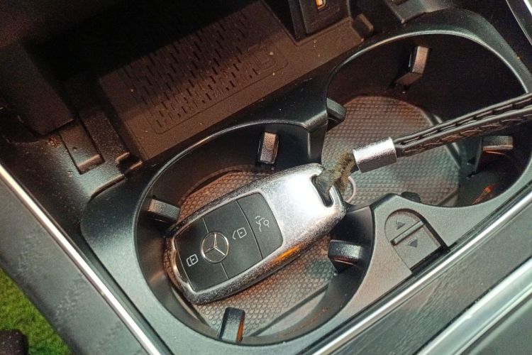 奔驰C级 2019款 C 260 L 运动版中控内饰7001