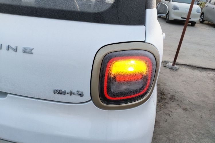 奔腾小马 2025款 222km 灵动马车身外观9