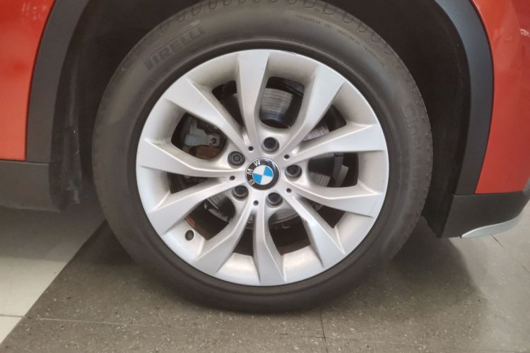 宝马X1 2014款 sDrive18i 时尚型车身外观10