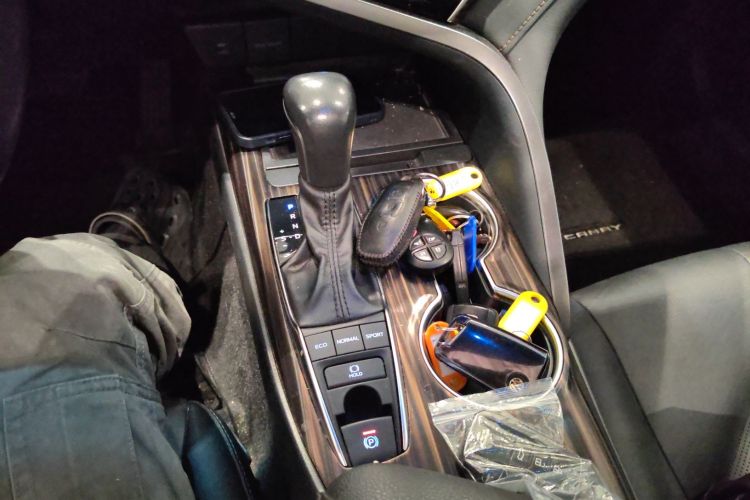 丰田 凯美瑞 2019款 2.5G 豪华版 国VI中控内饰18